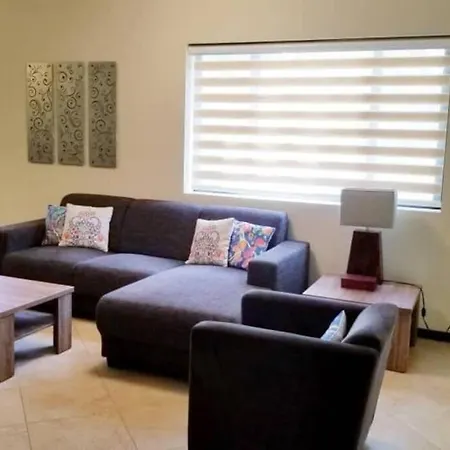 Luxurious 3 Bedroom House In Gold Coast